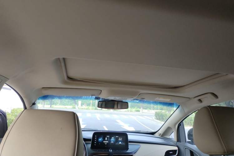 Used Buick GL8 2023 Facelifted Land Cruiser Executive Luxury Version Headliner