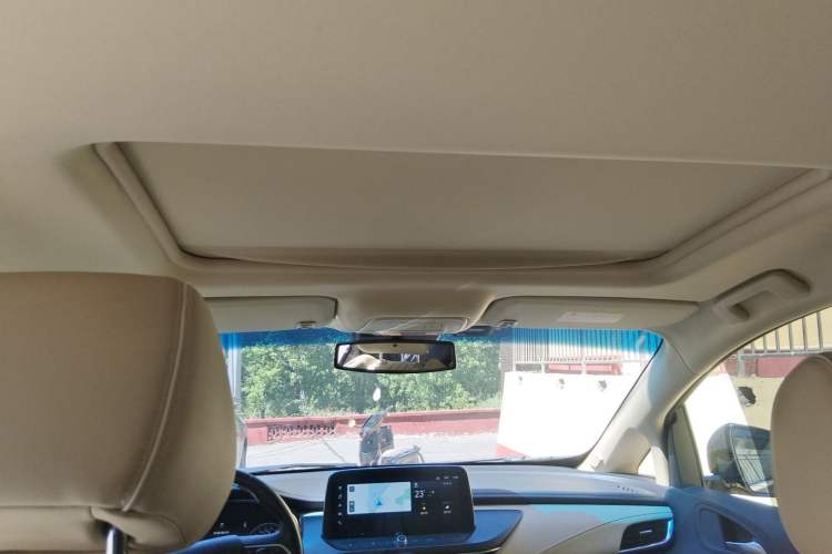 Used Buick GL8 2023 Facelifted Land Cruiser Executive Luxury Version Headliner
