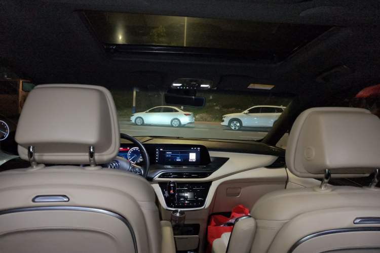 Used Buick GL8 2023 ES Lu Zun Luxury Model Headliner