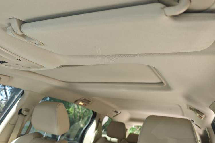 Used Buick GL8 2023 Facelifted Land Cruiser Executive Luxury Version Headliner