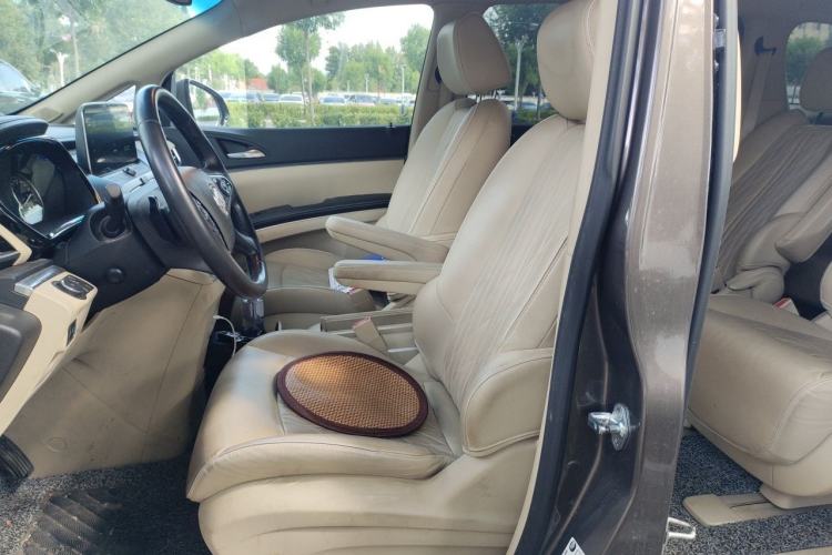 Used Buick GL8 2023 Facelifted Land Cruiser Executive Luxury Version Left Front Seat