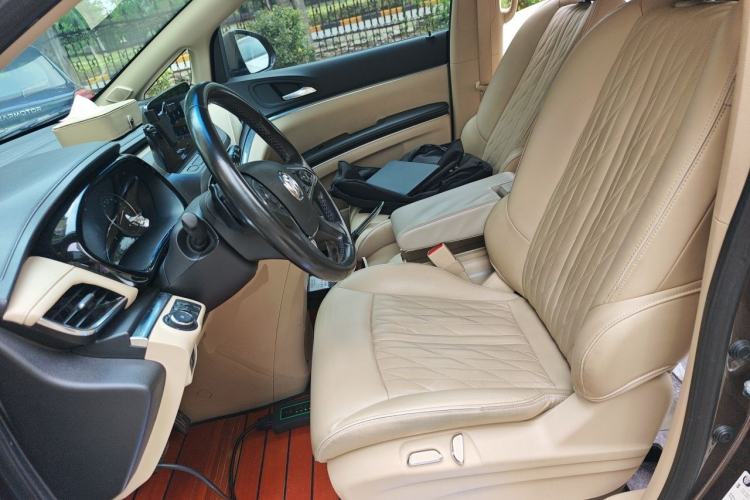 Used Buick GL8 2023 Facelifted Land Cruiser Executive Luxury Version Left Front Seat