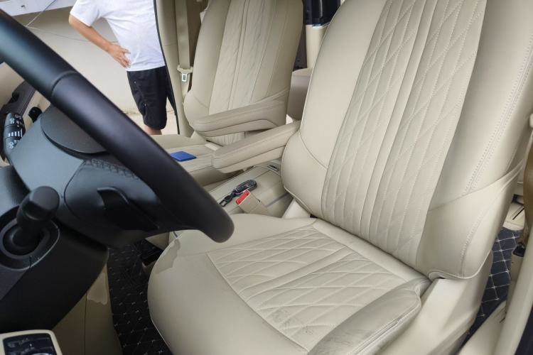 Used Buick GL8 2023 Facelifted Land Cruiser Executive Luxury Version Left Front Seat