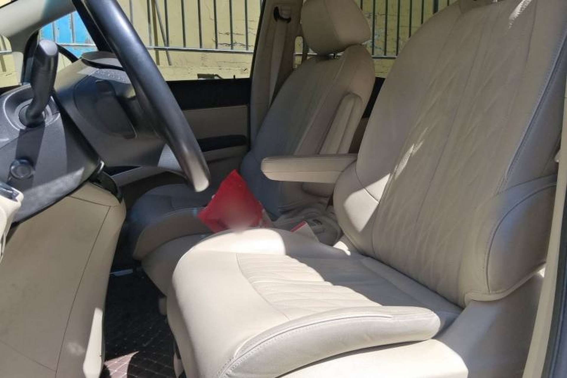 Used Buick GL8 2023 Facelifted Land Cruiser Executive Luxury Version Left Front Seat