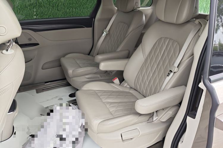 Used Buick GL8 2023 ES Lu Zun Deluxe Model Left Rear Seat