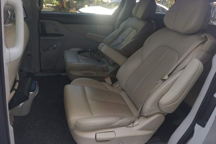 Used Buick GL8 2023 ES Lu Zun Comfort Model Left Rear Seat