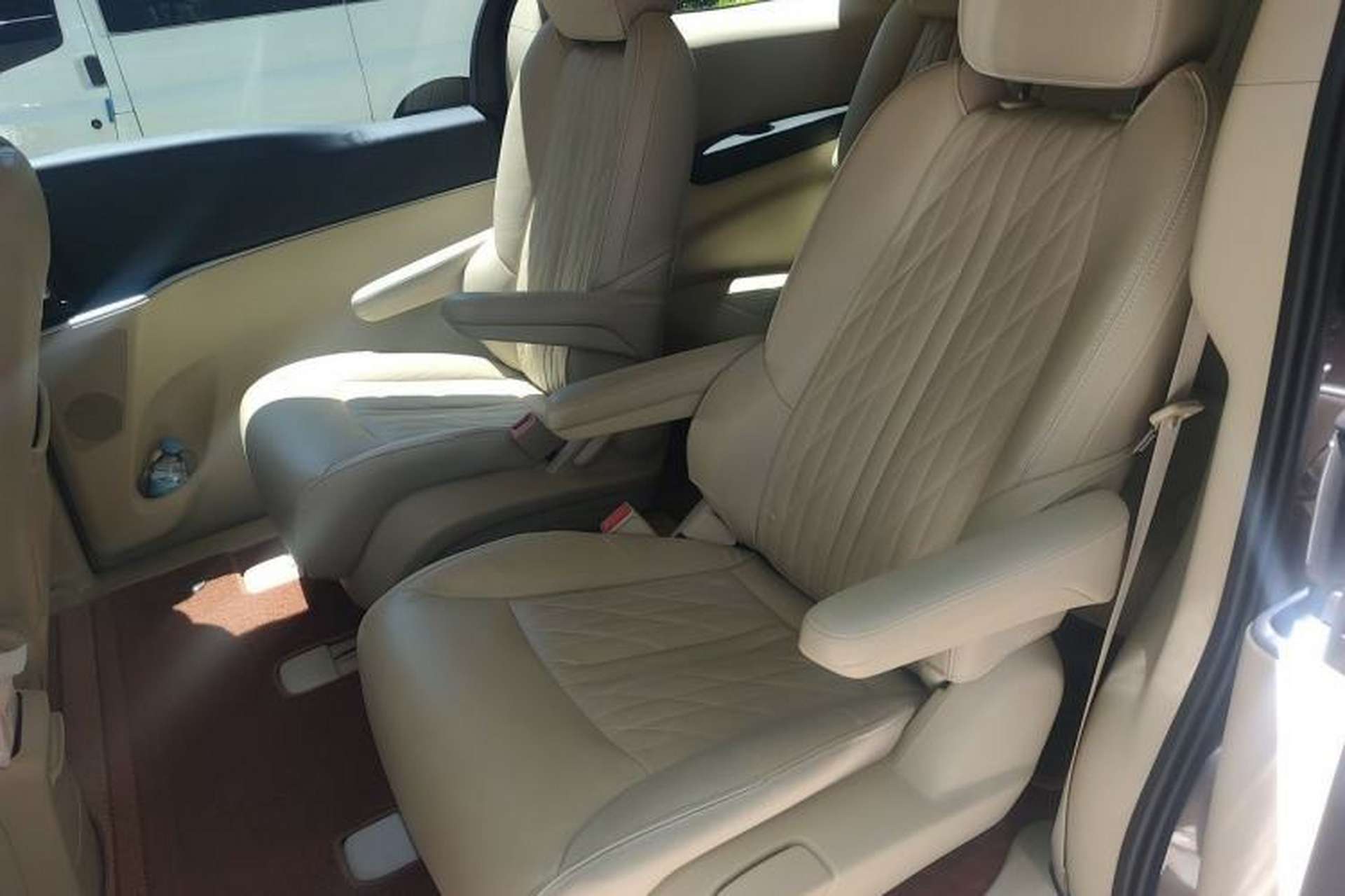 Used Buick GL8 2023 Land Executive Class 652T Luxury Model Left Rear Seat