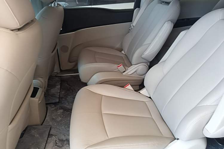 Used Buick GL8 2023 Land Executive Class Smart Enjoyment Model Left Rear Seat