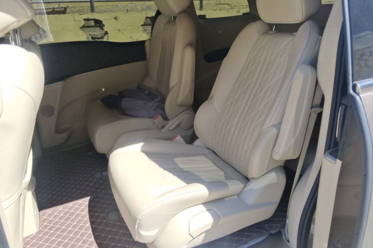 Used Buick GL8 2023 Facelifted Land Cruiser Executive Luxury Version Left Rear Seat