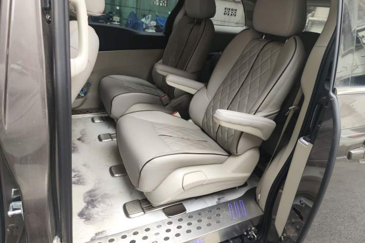 Used Buick GL8 2023 Land Executive Class Smart Enjoyment Model Left Rear Seat