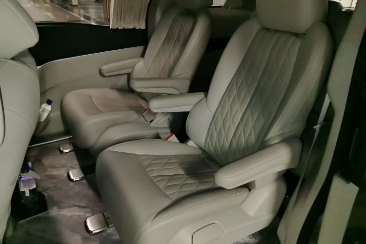 Used Buick GL8 2023 Land Executive Class Smart Enjoyment Model Left Rear Seat