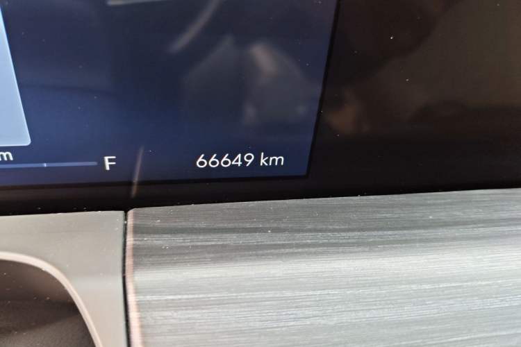 Used Buick GL8 2023 ES Lu Zun Deluxe Model Odometer Close Up