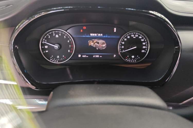 Used Buick GL8 2023 Land Executive Class Smart Enjoyment Model Odometer Close Up