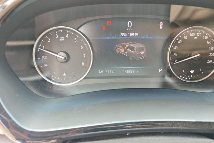 Used Buick GL8 2023 Facelifted Land Cruiser Executive Luxury Version Odometer Close Up