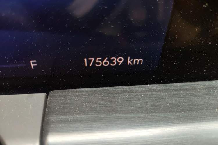 Used Buick GL8 2023 ES Lu Zun Luxury Model Odometer Close Up
