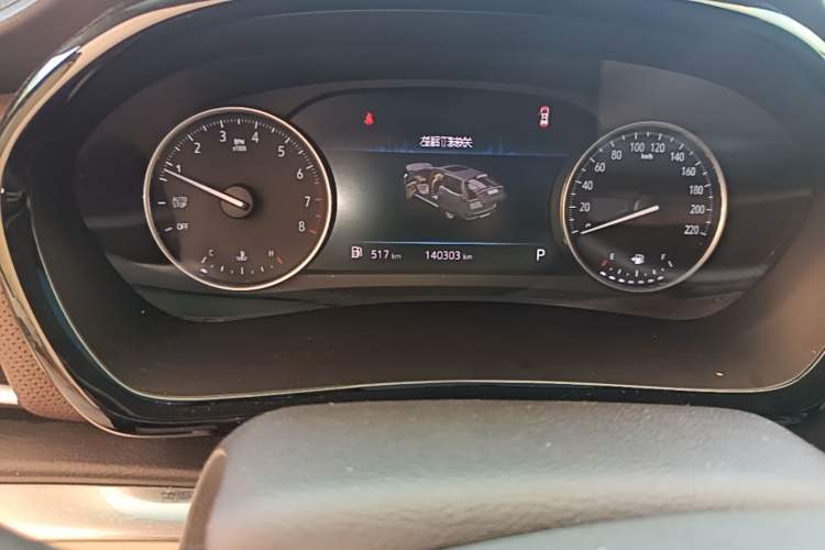 Used Buick GL8 2023 Land Executive Class Smart Enjoyment Model Odometer Close Up