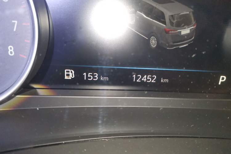Used Buick GL8 2023 Facelifted Land Cruiser Executive Luxury Version Odometer Close Up