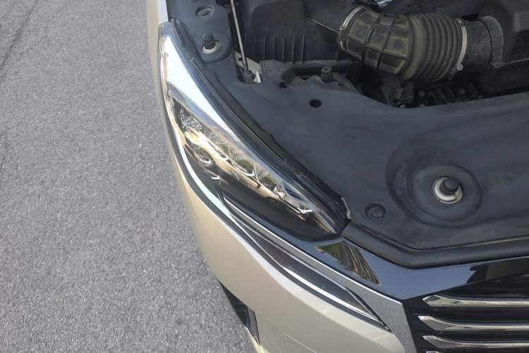 Used Buick GL8 2023 ES Lu Zun Comfort Model Right Front Headlight