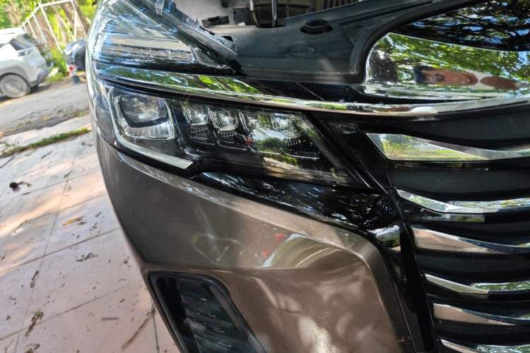 Used Buick GL8 2023 Land Executive Class Smart Enjoyment Model Right Front Headlight