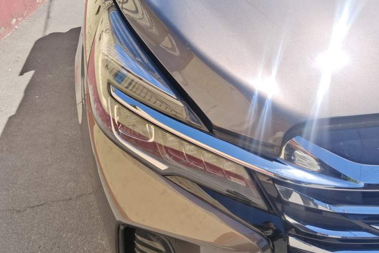 Used Buick GL8 2023 Facelifted Land Cruiser Executive Luxury Version Right Front Headlight