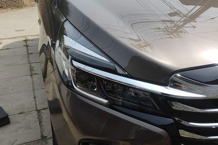 Used Buick GL8 2023 Facelifted Land Cruiser Executive Luxury Version Right Front Headlight