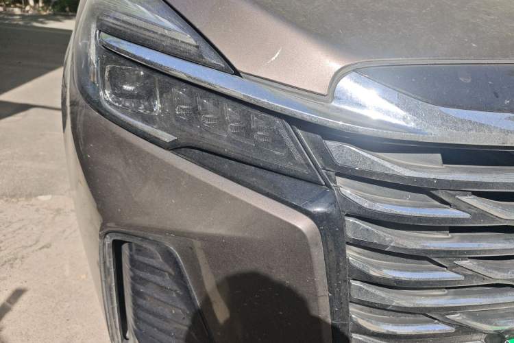 Used Buick GL8 2023 Facelifted Land Cruiser Executive Luxury Version Right Front Headlight