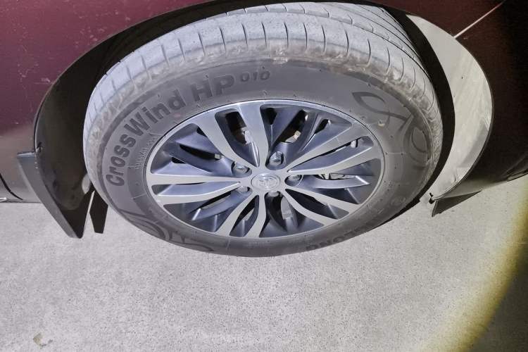 Used Buick GL8 2023 ES Lu Zun Comfort Model Right Front Wheel Hub