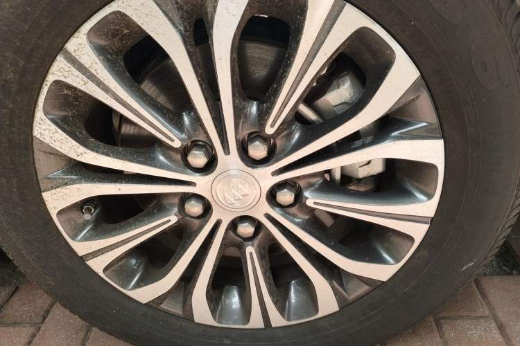 Used Buick GL8 2023 Land Executive Class 652T Luxury Model Right Front Wheel Hub