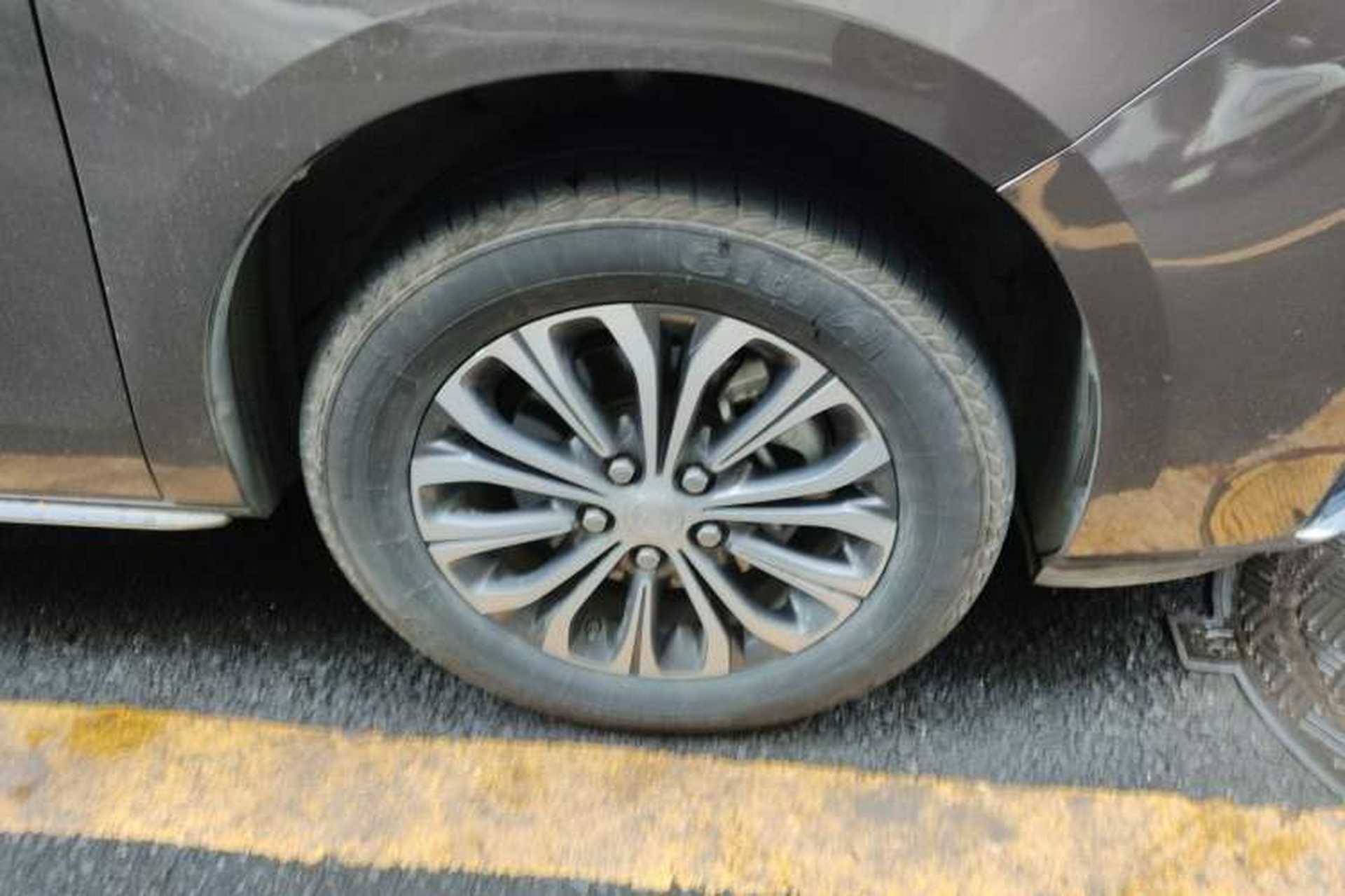 Used Buick GL8 2023 Land Executive Class Smart Enjoyment Model Right Front Wheel Hub