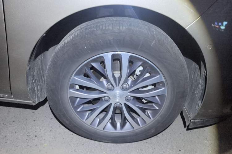 Used Buick GL8 2023 ES Lu Zun Deluxe Model Right Front Wheel Hub