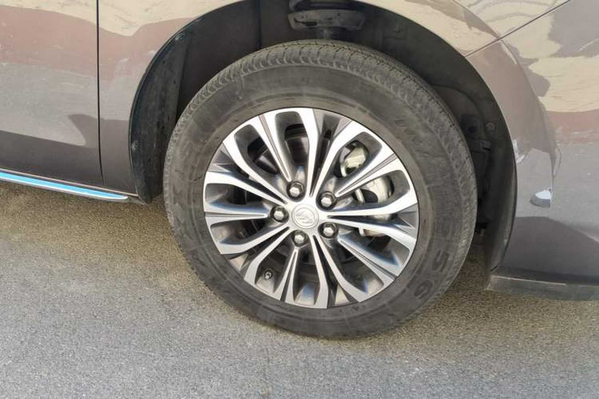 Used Buick GL8 2023 Facelifted Land Cruiser Executive Luxury Version Right Front Wheel Hub