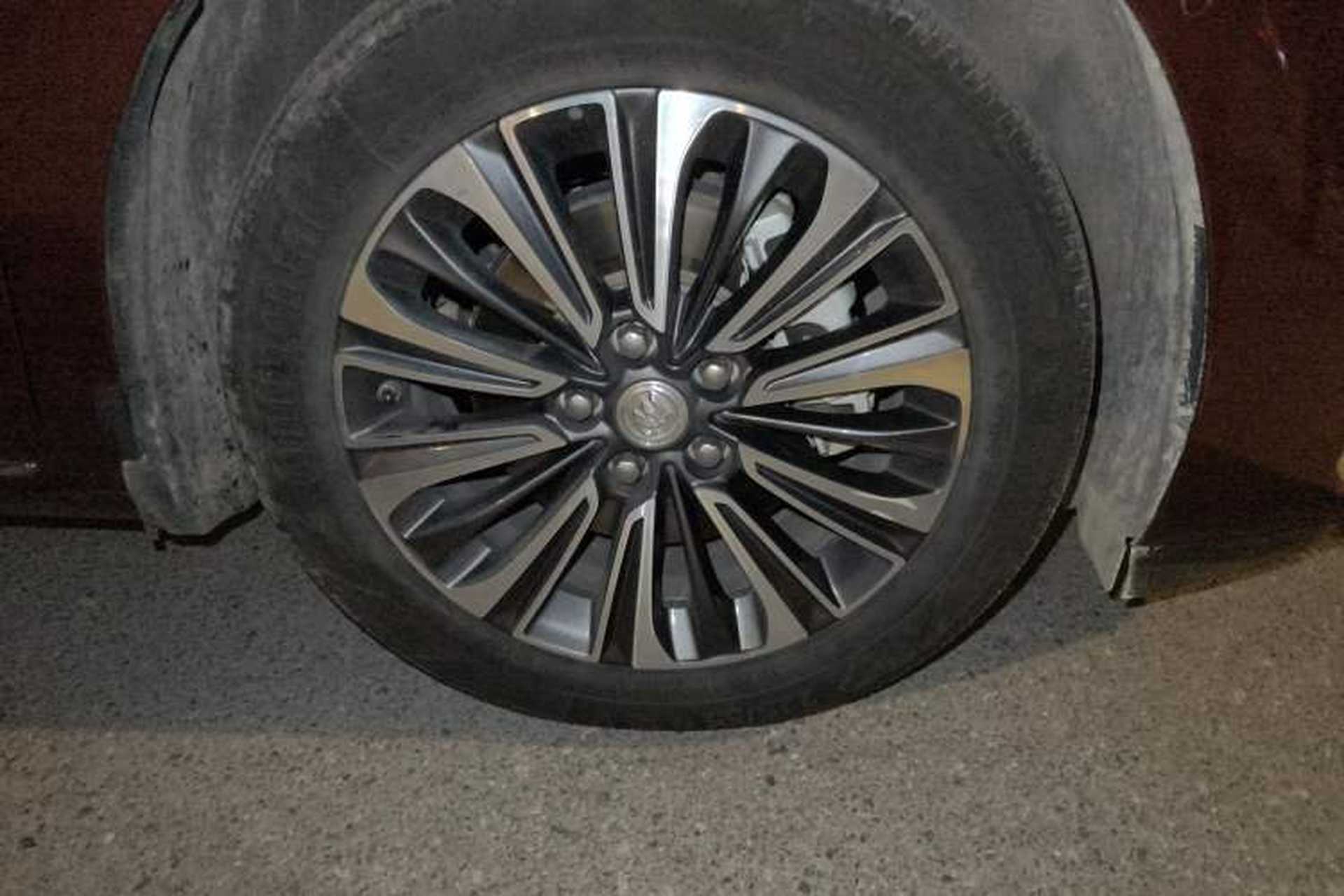Used Buick GL8 2023 ES Lu Zun Luxury Model Right Front Wheel Hub