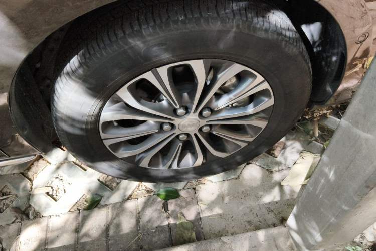 Used Buick GL8  Right Front Wheel Hub