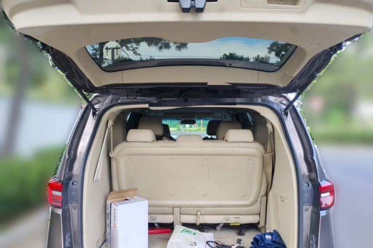 Used Buick GL8 2023 Facelifted Land Cruiser Executive Luxury Version Trunk