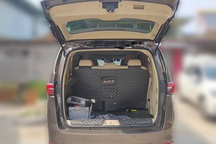 Used Buick GL8 2023 Facelifted Land Cruiser Executive Luxury Version Trunk