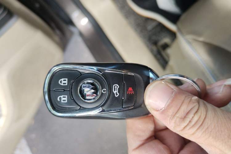 Used Buick GL8 2023 Facelifted Land Cruiser Executive Luxury Version Vehicle Key