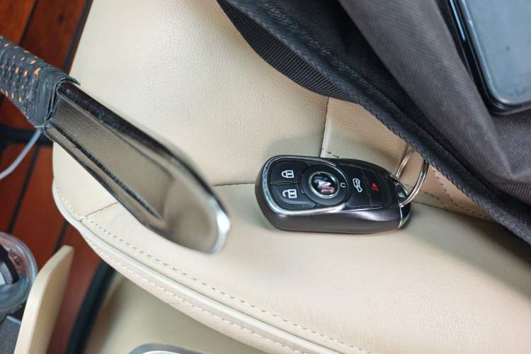 Used Buick GL8 2023 Facelifted Land Cruiser Executive Luxury Version Vehicle Key