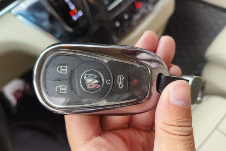 Used Buick GL8 2023 Facelifted Land Cruiser Executive Luxury Version Vehicle Key