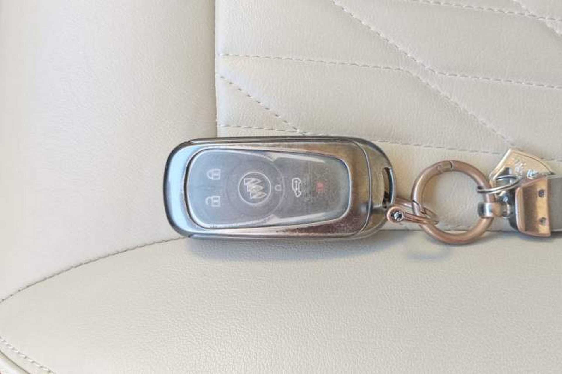 Used Buick GL8 2023 Facelifted Land Cruiser Executive Luxury Version Vehicle Key