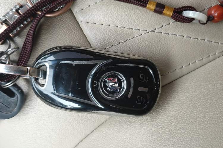 Used Buick GL8 2023 Facelifted Land Cruiser Executive Luxury Version Vehicle Key