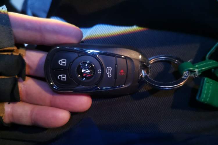 Used Buick GL8 2023 Facelifted Land Cruiser Executive Luxury Version Vehicle Key