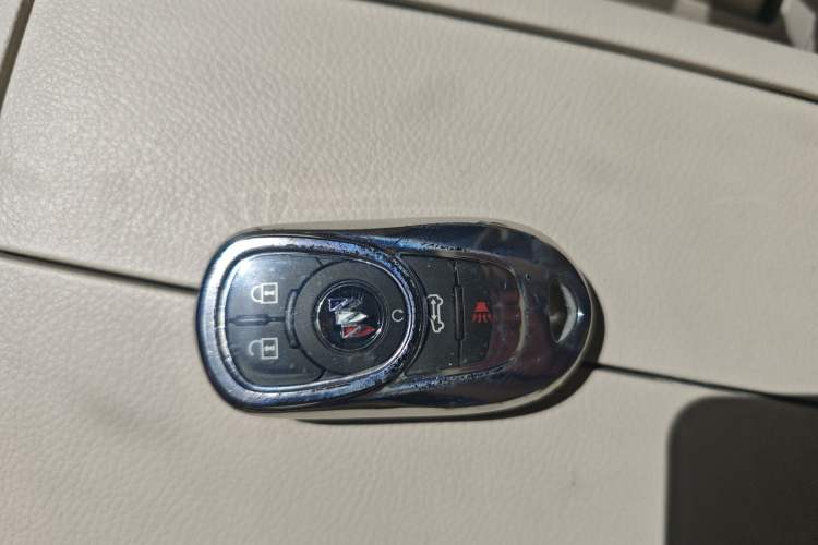 Used Buick GL8 2023 Facelifted Land Cruiser Executive Luxury Version Vehicle Key