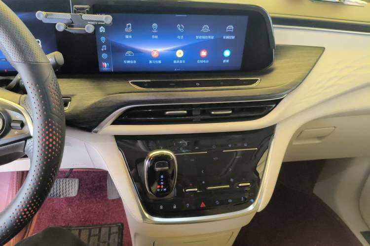 Used Buick GL8 2023 Avenir Avia 7-Seater Deluxe Edition Audio And AC Panel