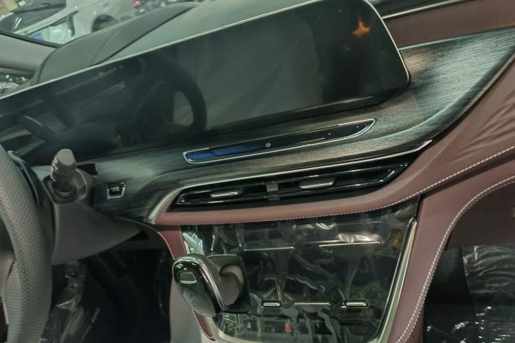 Used Buick GL8 2023 Avenir Aivia Six-Seat Deluxe Edition Interior 2