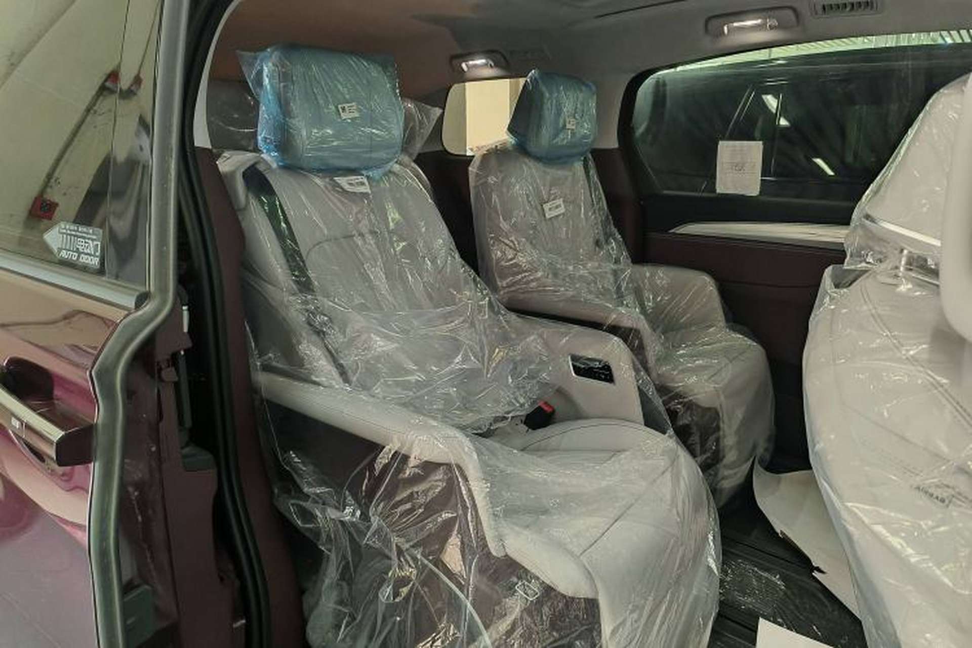 Used Buick GL8 2023 Avenir Aivia Six-Seat Deluxe Edition Interior 9