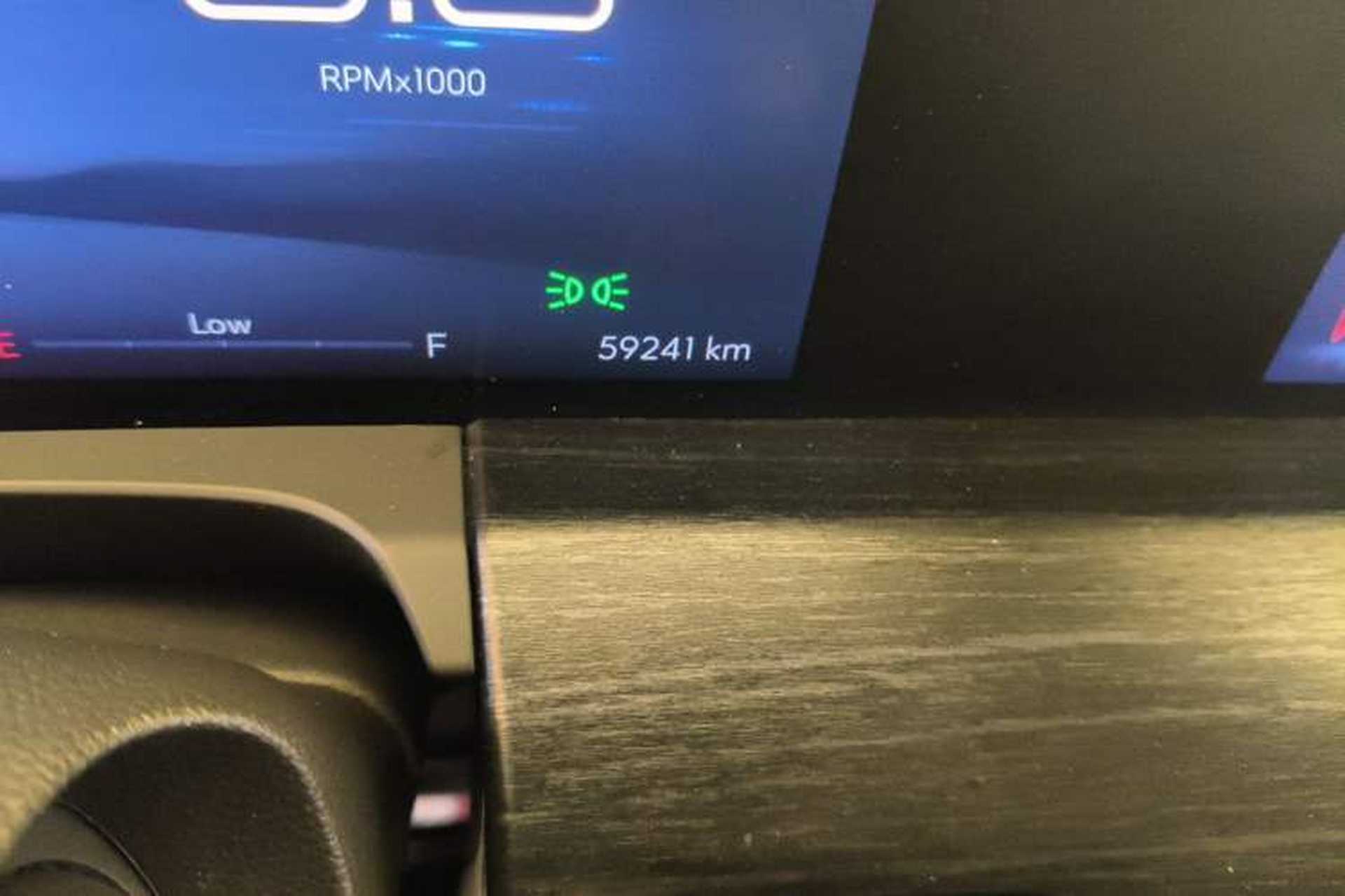 Used Buick GL8 2023 Avenir Avia 7-Seater Deluxe Edition Odometer Close Up