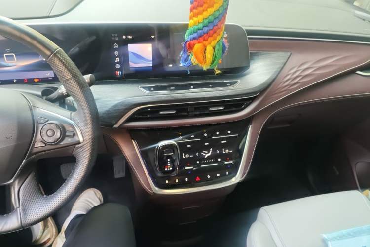 Used Buick GL8 2023 Avenir Aivia Six-Seat Deluxe Edition Audio And AC Panel