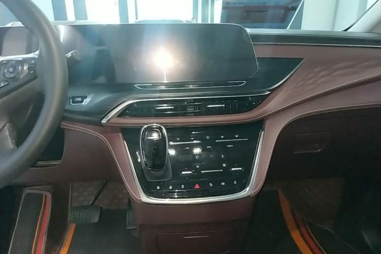 Used Buick GL8 2023 Avenir Aivia Six-Seat Deluxe Edition Audio And AC Panel