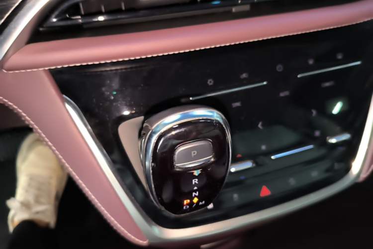 Used Buick GL8 2023 Avenir Aivia Six-Seat Deluxe Edition Gear Lever