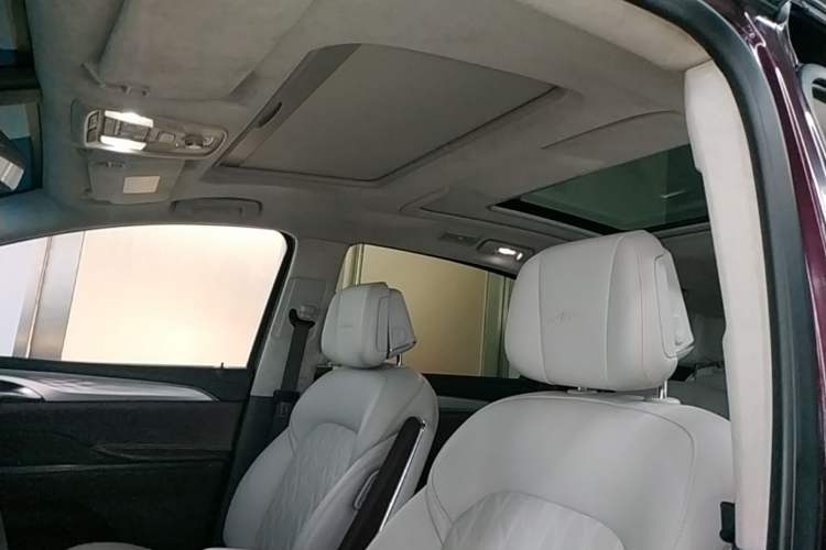 Used Buick GL8 2023 Avenir Aivia Six-Seat Deluxe Edition Headliner